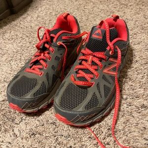 EUC Women’s New Balance Trail Running Shoes Size 9